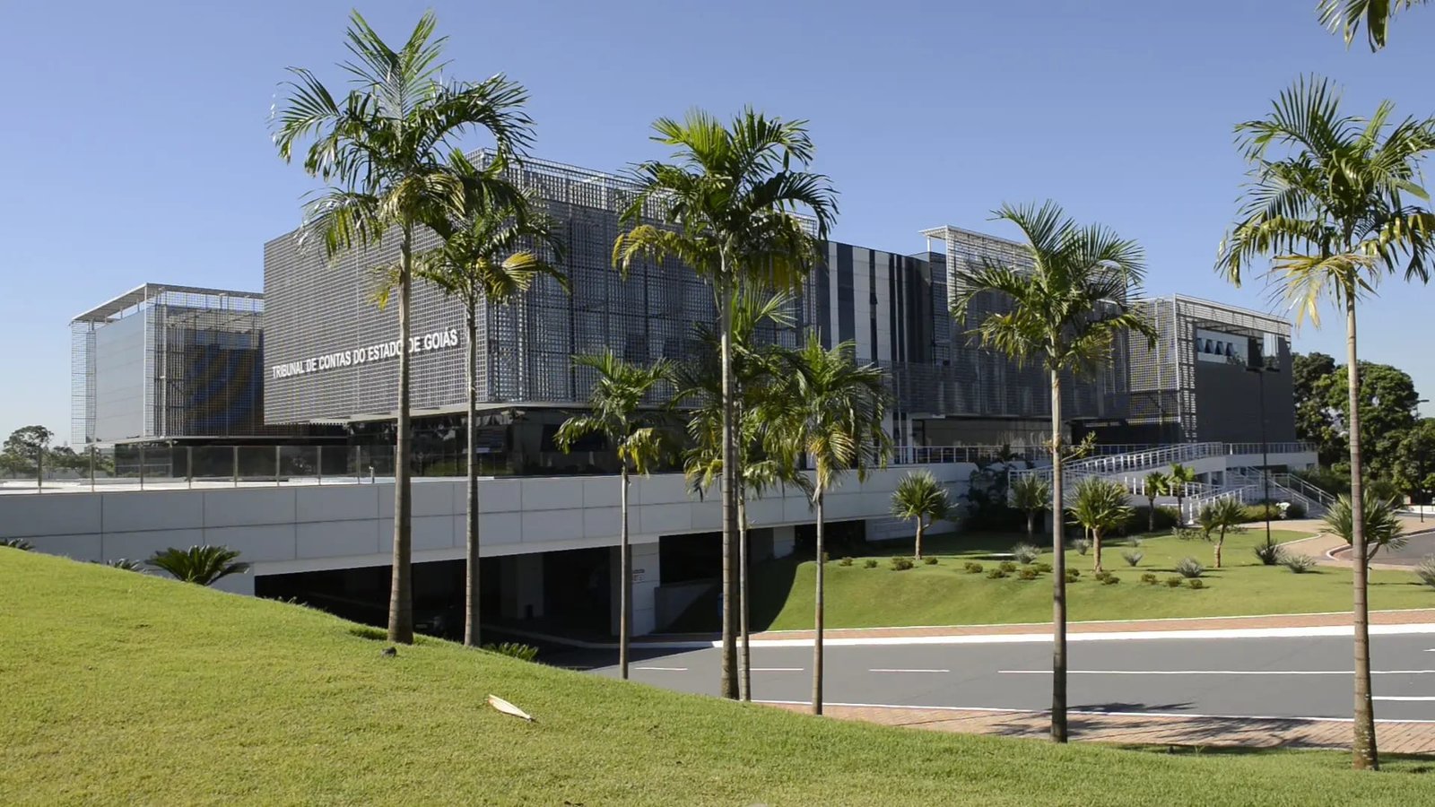 Concurso do TCE GO tem 16 vagas de nível médio com salário de R$ 11.862,19. Veja conteúdo do edital, prazos de inscrição e regras da prova.